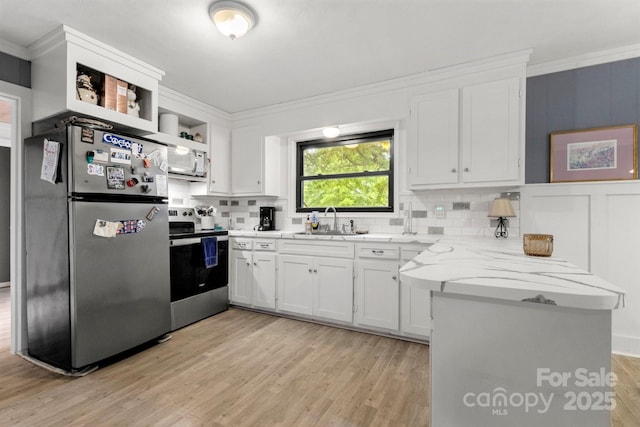 1109 S Highland Ave, Landis, NC 28088 - kitchen featuring stainless steel appliances, a sink, a peninsula, decorative backsplash, and crown molding