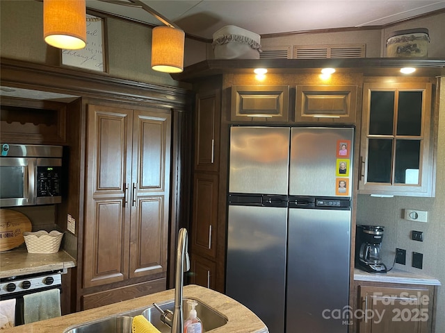 5400 Little River Neck Rd Unit 169, North Myrtle Beach, SC 29582 - kitchen with appliances with stainless steel finishes, a sink, and light countertops