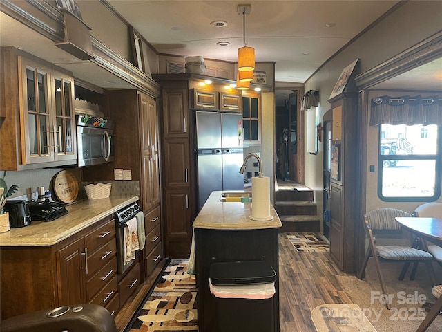 5400 Little River Neck Rd Unit 169, North Myrtle Beach, SC 29582 - kitchen featuring stainless steel appliances, a sink, an island with sink, dark wood finished floors, and glass insert cabinets
