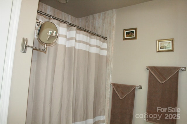 4711 Lenox Hill Pl Unit 98, Charlotte, NC 28269 - bathroom with a shower with curtain