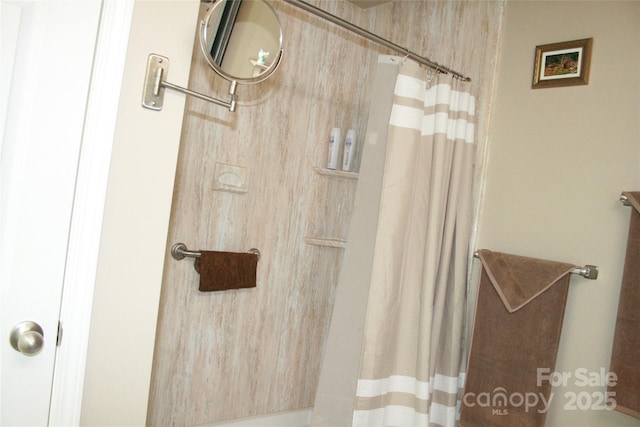 4711 Lenox Hill Pl Unit 98, Charlotte, NC 28269 - bathroom featuring a shower with shower curtain
