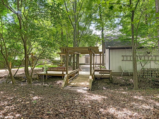 406 Wilcrest Dr, Matthews, NC 28105 - deck with a pergola