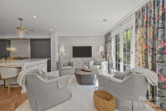 1625 Bibury Ln, Charlotte, NC 28211 - living area featuring ornamental molding and recessed lighting