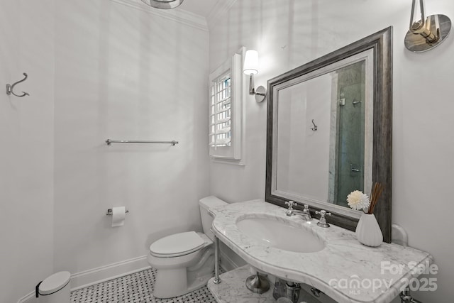 1625 Bibury Ln, Charlotte, NC 28211 - bathroom with a sink, baseboards, toilet, crown molding, and a shower with door