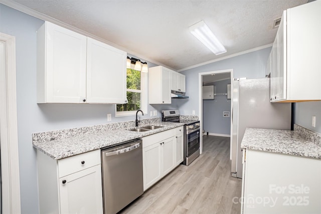 4750 Enochville Rd, Kannapolis, NC 28081 - kitchen featuring stainless steel appliances, a sink, under cabinet range hood, light wood-type flooring, and ornamental molding