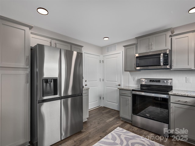 32 Benedict Ln, Weaverville, NC 28787 - kitchen featuring stainless steel appliances, gray cabinets, dark wood finished floors, and recessed lighting