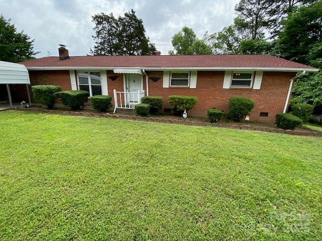 13427 Homewood Dr, Charlotte, NC 28262 - single story home featuring brick siding, a front yard, a chimney, and crawl space