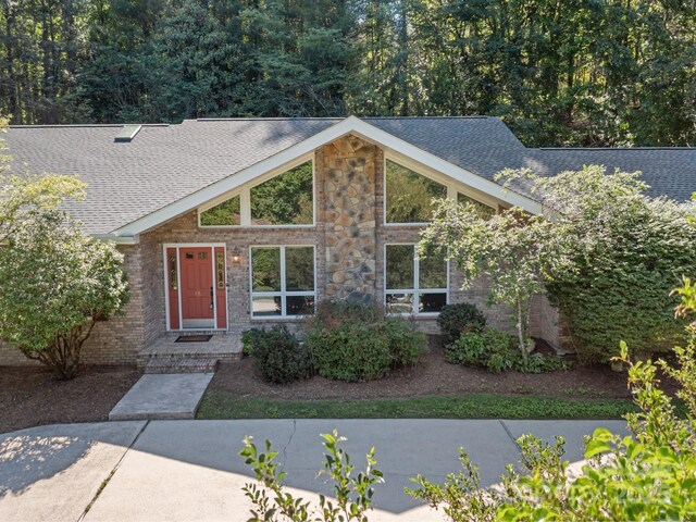 18 Westbridge Dr, Hendersonville, NC 28739 - mid-century inspired home featuring roof with shingles and brick siding