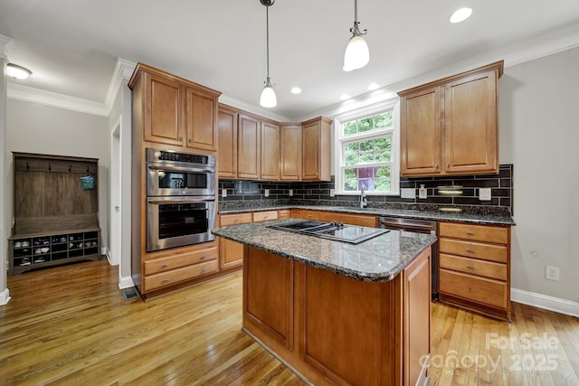 16714 Hammock Creek Pl, Charlotte, NC 28278 - kitchen with stainless steel appliances, ornamental molding, baseboards, light wood-style floors, and backsplash