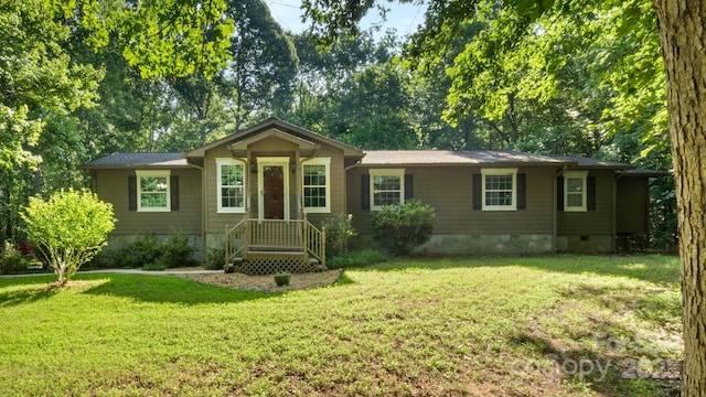 8321 Walkup Rd, Waxhaw, NC 28173 - ranch-style home with crawl space and a front yard