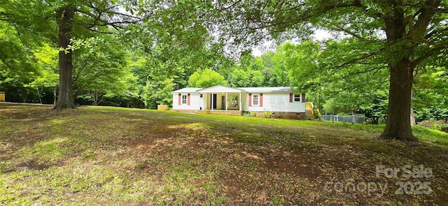 6140 Barclay Ln, Clover, SC 29710 - view of front facade with crawl space