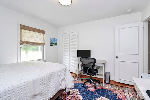 5929 Brookhaven Rd, Charlotte, NC 28210 - bedroom with wood finished floors, an office area, and a closet