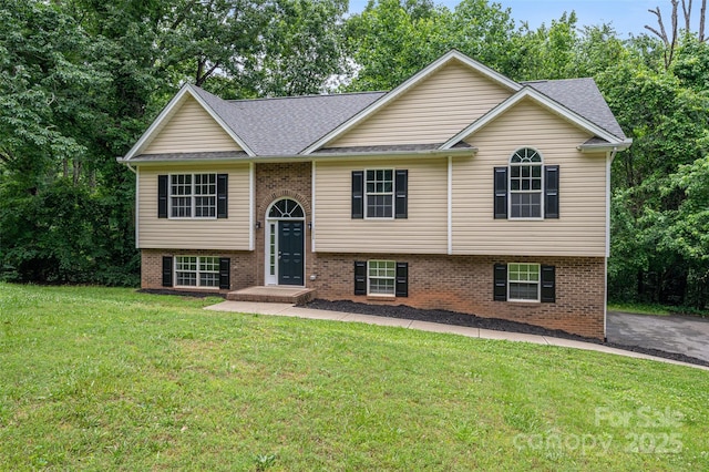 1520 28th St SW, Hickory, NC 28602 - raised ranch with a front yard, brick siding, a shingled roof, and view of wooded area