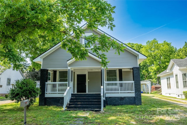 112 Hampton St, Chester, SC 29706 - bungalow-style house featuring a front yard and covered porch