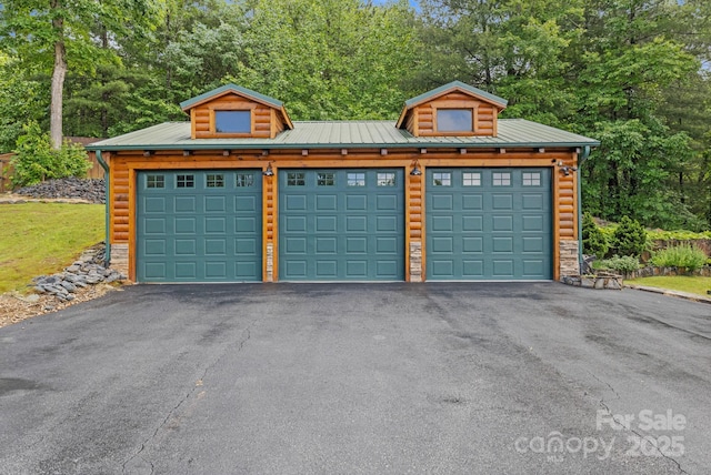 111 Grizzly Den Way, Marion, NC 28752 - garage featuring view of wooded area