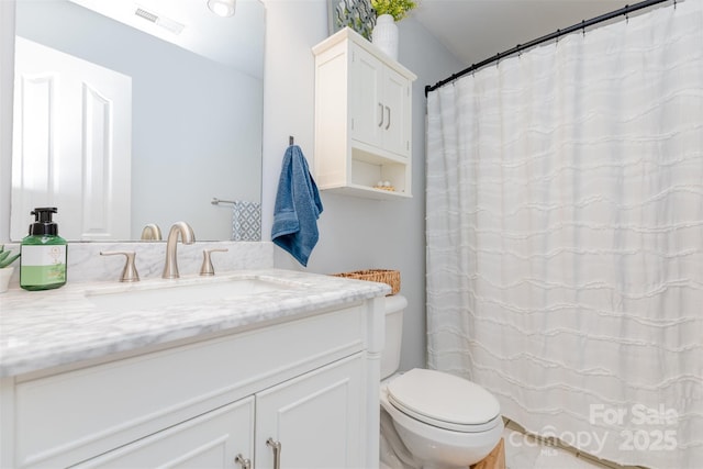 2636 Forest Grove Ct, Charlotte, NC 28269 - bathroom featuring vanity, toilet, and a shower with curtain