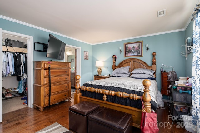 792 Carolina Mill Cir, Lincolnton, NC 28092 - bedroom with wood finished floors, crown molding, a walk in closet, and a closet