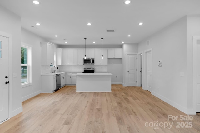 103 Churchill Dr, Kings Mountain, NC 28086 - kitchen featuring stainless steel appliances, light countertops, a sink, tasteful backsplash, and recessed lighting