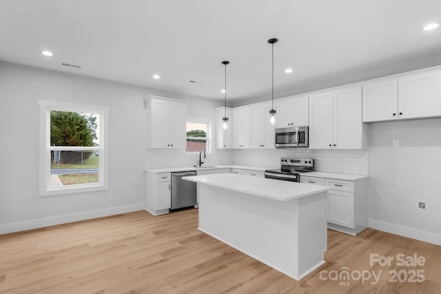103 Churchill Dr, Kings Mountain, NC 28086 - kitchen featuring stainless steel appliances, a sink, tasteful backsplash, baseboards, and recessed lighting