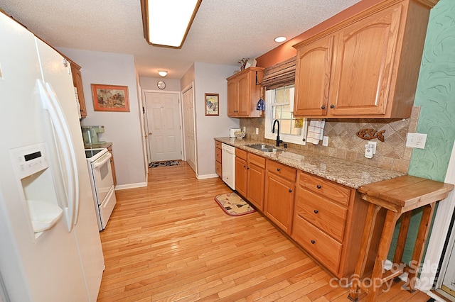 4646 River Run Cir, Hickory, NC 28602 - kitchen featuring white appliances, a sink, light wood-type flooring, tasteful backsplash, and baseboards