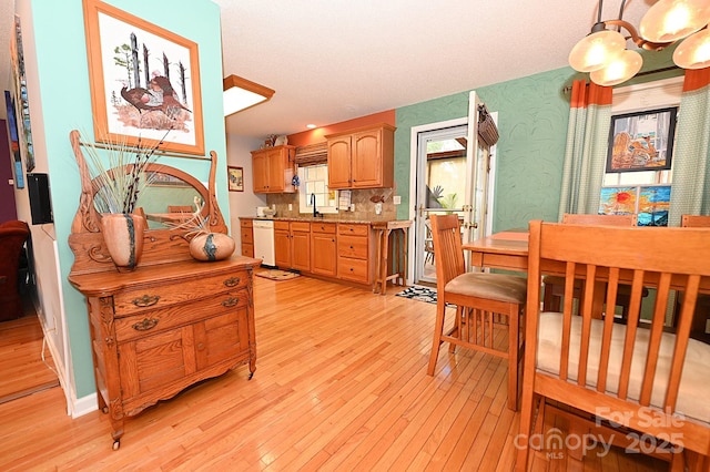 4646 River Run Cir, Hickory, NC 28602 - dining area featuring a chandelier, light wood-style flooring, and wallpapered walls