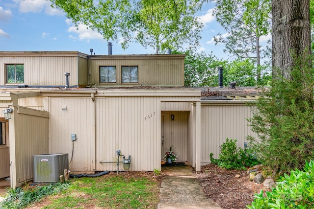 3617 Willow Point Dr, Charlotte, NC 28277 - rear view of house featuring central AC