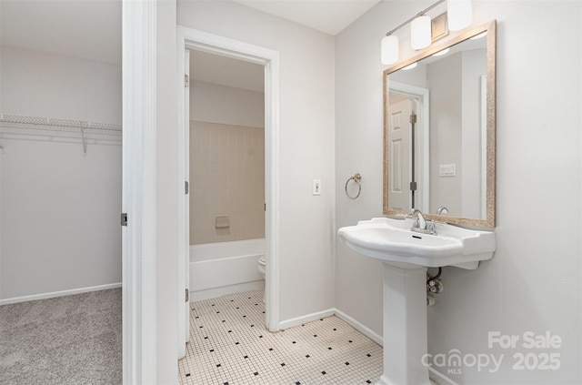 2512 Cranbrook Ln Unit 9, Charlotte, NC 28207 - bathroom featuring toilet, a bath, baseboards, and a sink