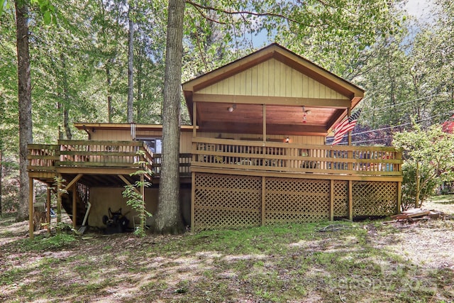 46 Thrush Dr, Maggie Valley, NC 28751 - back of property with a deck
