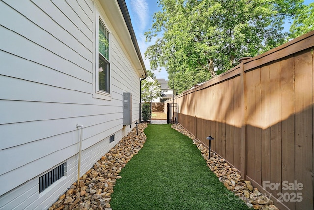 343 Melbourne Ct, Charlotte, NC 28209 - view of yard