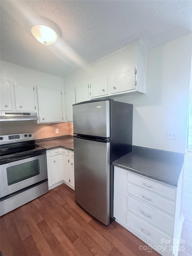 300 N Watterson St, Kings Mountain, NC 28086 - kitchen featuring stainless steel appliances, under cabinet range hood, a textured ceiling, dark countertops, and dark wood-style flooring