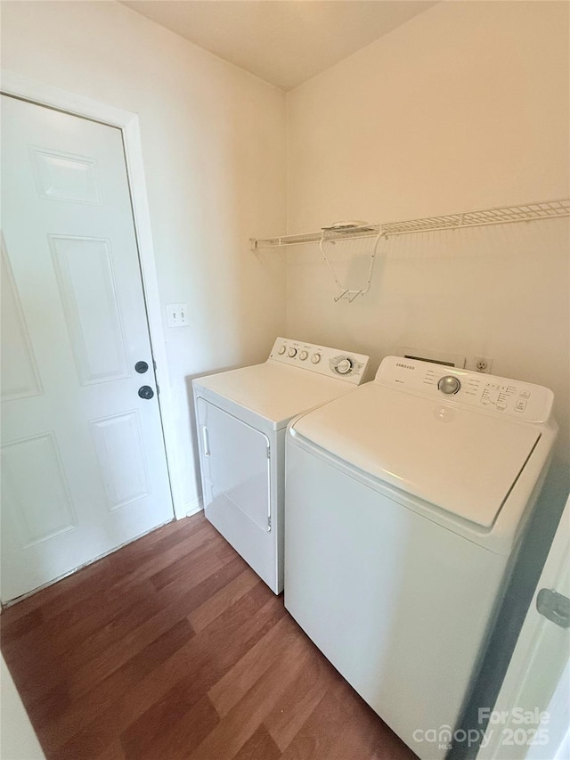 300 N Watterson St, Kings Mountain, NC 28086 - laundry area featuring washing machine and clothes dryer and wood finished floors