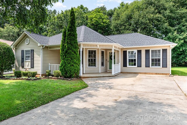 1626 Riverglenn Ct, Rock Hill, SC 29732 - single story home with covered porch, concrete driveway, a front lawn, and a shingled roof