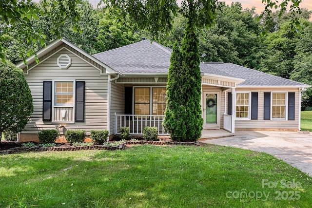 1626 Riverglenn Ct, Rock Hill, SC 29732 - ranch-style house with a shingled roof and a front yard