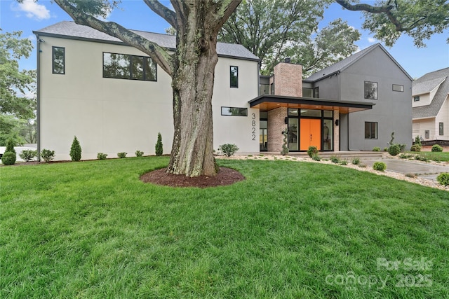 3822 Topsfield Rd, Charlotte, NC 28211 - contemporary home featuring stucco siding, a chimney, and a front yard