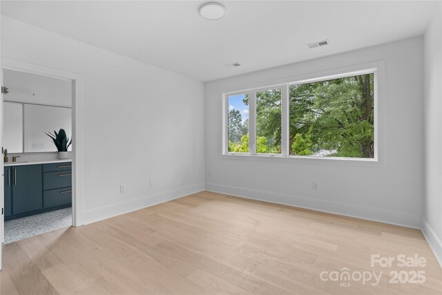3822 Topsfield Rd, Charlotte, NC 28211 - unfurnished room featuring light wood finished floors