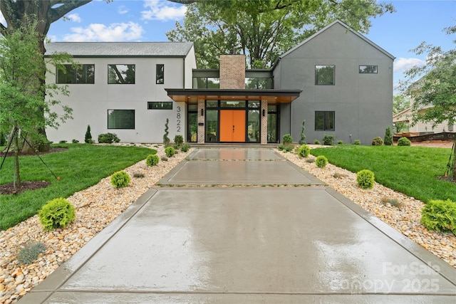 3822 Topsfield Rd, Charlotte, NC 28211 - contemporary home with a front lawn, stucco siding, and a chimney