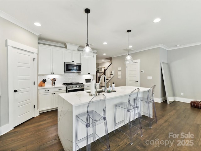 2517 Marlowe Ave, Charlotte, NC 28208 - kitchen with stainless steel appliances, a sink, crown molding, dark wood-style flooring, and backsplash