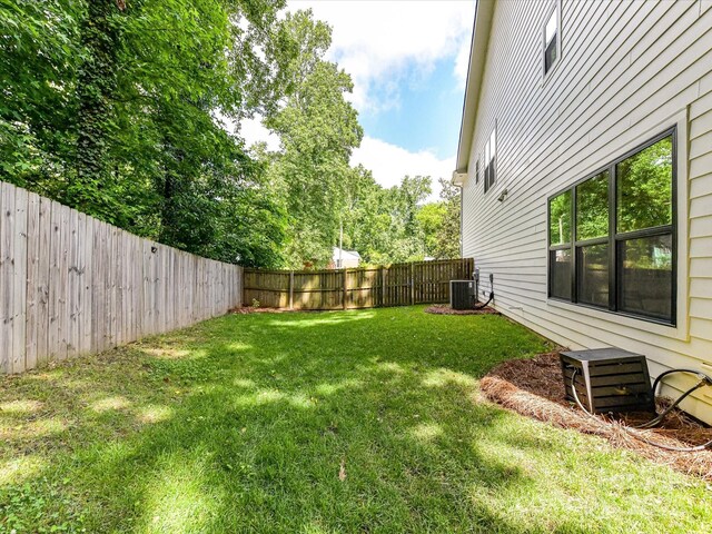 2517 Marlowe Ave, Charlotte, NC 28208 - view of yard with central AC