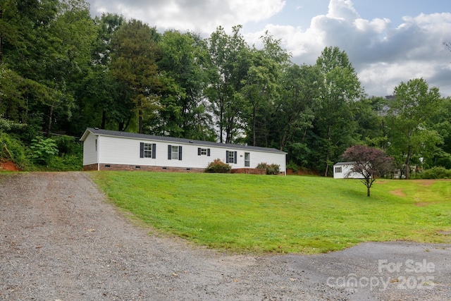 1884 Kensway Dr, Hudson, NC 28638 - manufactured / mobile home featuring crawl space, driveway, and a front lawn