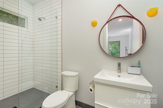 386 Squirrel Ln, Lake Wylie, SC 29710 - bathroom with tiled shower, vanity, and toilet