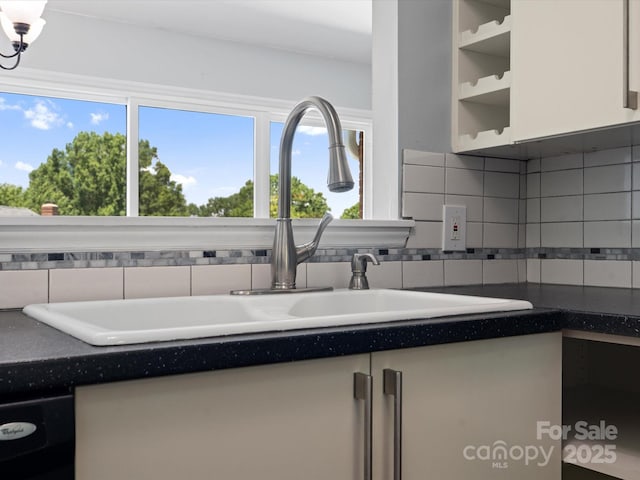 9404 S Vicksburg Park Ct, Charlotte, NC 28210 - kitchen featuring a sink, backsplash, healthy amount of natural light, and dark countertops