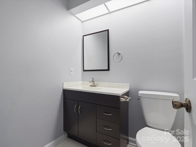 9404 S Vicksburg Park Ct, Charlotte, NC 28210 - half bath featuring toilet, vanity, and baseboards