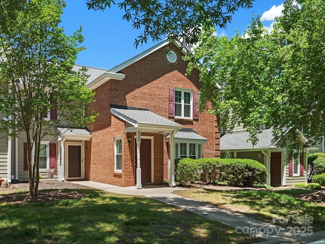 9404 S Vicksburg Park Ct, Charlotte, NC 28210 - traditional home with brick siding and a front yard