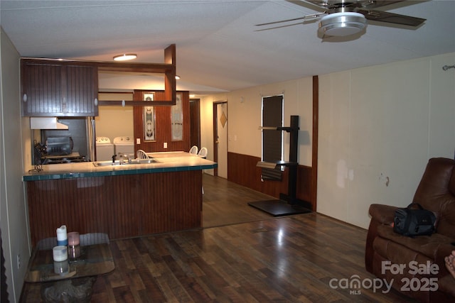 112 Deer Meadow Ln Unit 93, Lawndale, NC 28090 - kitchen with washing machine and dryer, dark wood-style flooring, a ceiling fan, vaulted ceiling, and a breakfast bar