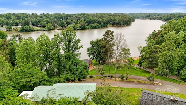 6294 Southlake Dr, Hickory, NC 28601 - aerial view of a large body of water