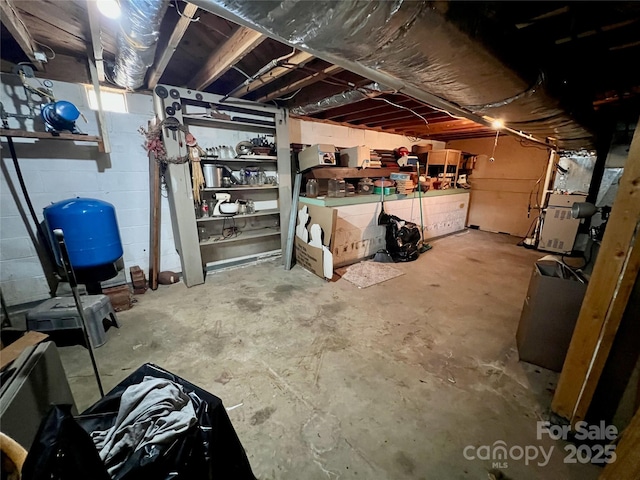 1585 Salem Church Rd, Lincolnton, NC 28092 - unfinished below grade area with a water pressure tank