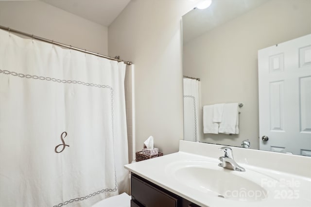 5424 Morris Hunt Dr, Fort Mill, SC 29708 - bathroom with vanity, toilet, and a shower with curtain
