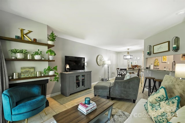 2533 Stockbridge Dr, Charlotte, NC 28210 - living area featuring baseboards