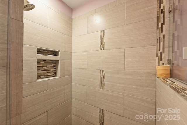 2533 Stockbridge Dr, Charlotte, NC 28210 - bathroom with a tile shower