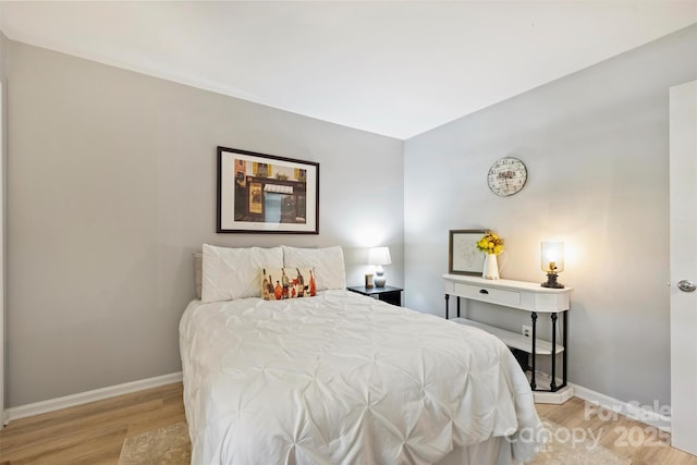2533 Stockbridge Dr, Charlotte, NC 28210 - bedroom featuring light wood-style floors and baseboards